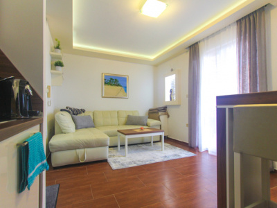 Two apartments near the popular tourist destination Sveti Stefan