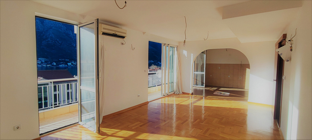 Duplex-apartment with sea view in Dobrota