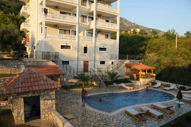 A villa with pool and sea view in Markovici — photo 8
