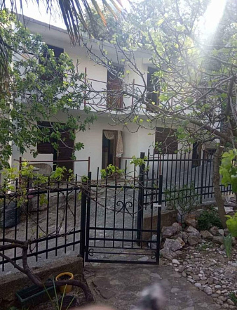 Sea view house in Sutomore