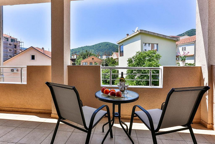 Villa with apartments in Budva 