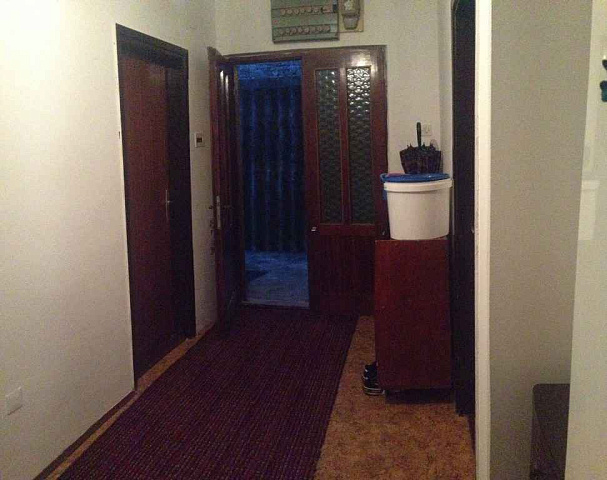 Three-storey house in Djenovici