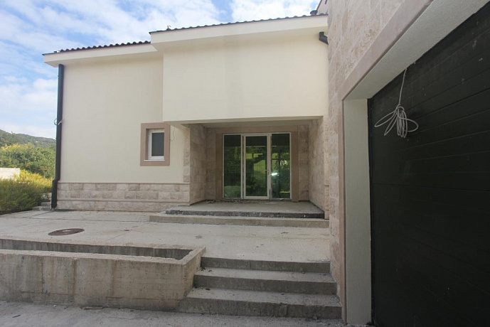 A house with sea and mountine view in Mojdez, Herceg Novi
