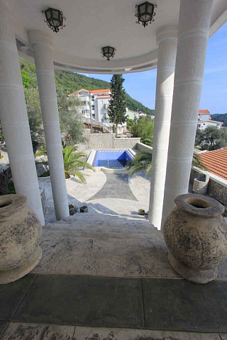 Villa with pool in Petrovac — photo 10