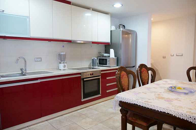 Apartment with two bedrooms and sea views in Kotor — photo 6