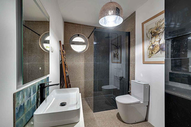 Luxury Investment Villa in Blizikuće – 3 Apartments, Pool & 120 m² Roof Terraces — photo 33