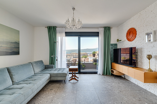 Modern three-bedroom apartment in the centre of Tivat with sea views — photo 6