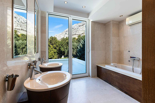 Elegant Stone Mansion with Sea View near Sveti Stefan — photo 13