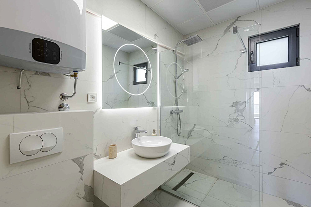 Three bedroom apartment with panoramic views of Sveti Stefan — photo 14