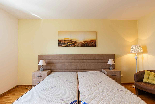 Spacious duplex apartment with sea view in Sveti Stefan — photo 31