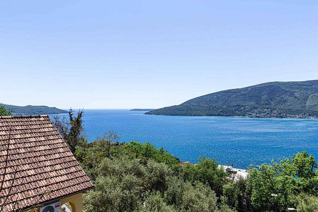Excellent villa in the center of Herceg Novi — photo 30