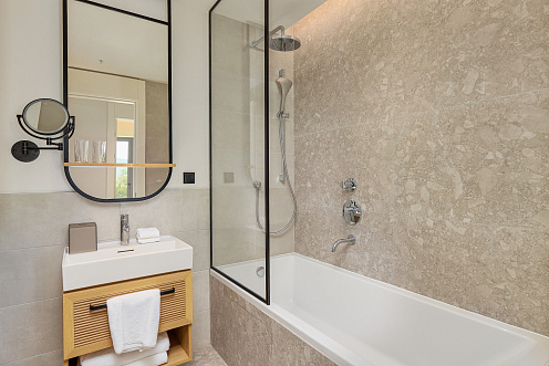 LUXURIOUS TWO BEDROOM APARTMENT — photo 3
