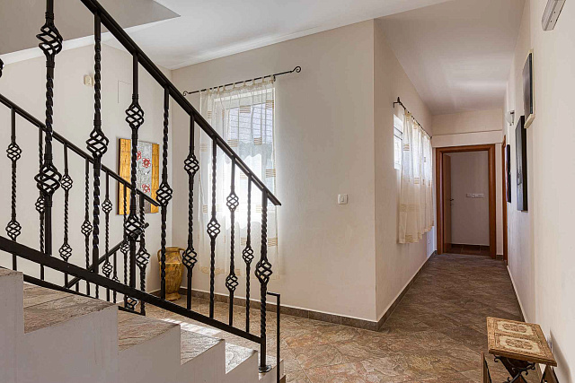 Sea view villa in Becici — photo 14