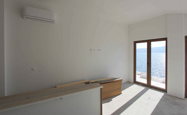 Luxury apartments on the first line of the sea in Opatovo — photo 6