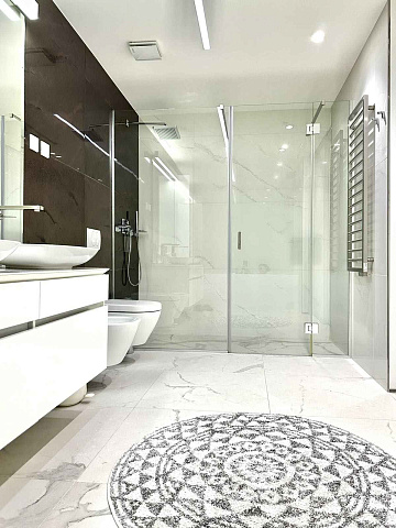 Luxurious apartment in Budva with sea view — photo 14
