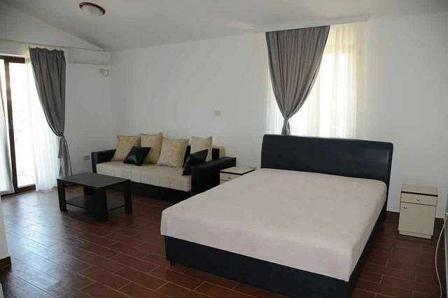 A villa with pool and sea view in Markovici — photo 11