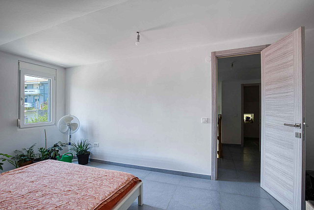 House in Sutomore — photo 19