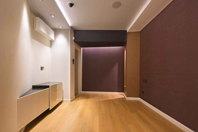 Luxurious two-bedroom apartment with designer interiors in the center of Budva — photo 6