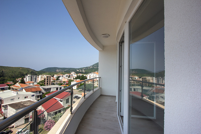 Apartments for sale in Sutomore with a view of the sea and the city