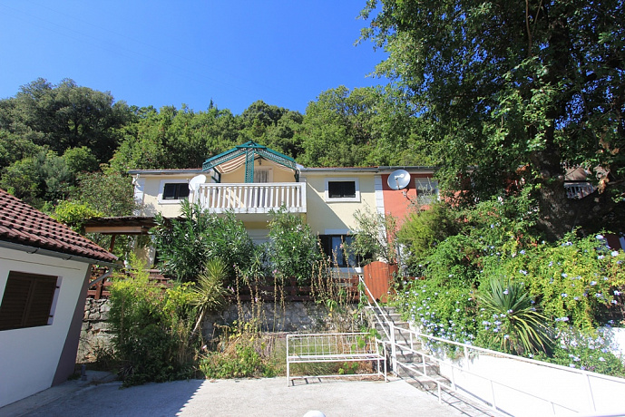 Two-storey house in Kamenari