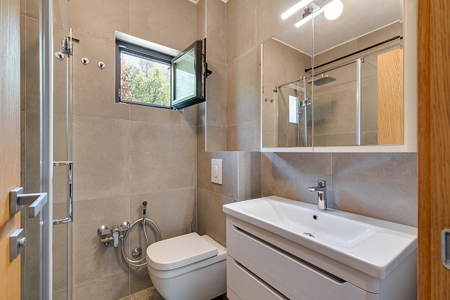 Modern three-bedroom apartment in the centre of Tivat with sea views — photo 26