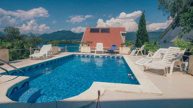 Spacious house with sea views in the picturesque area of ​​Djurashevichi