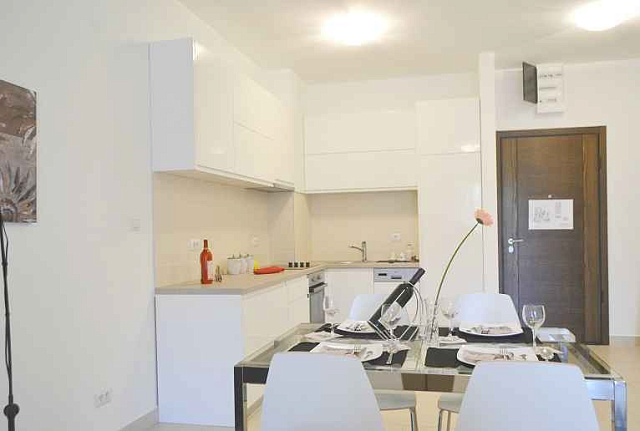 Apartment in Morinj — photo 8
