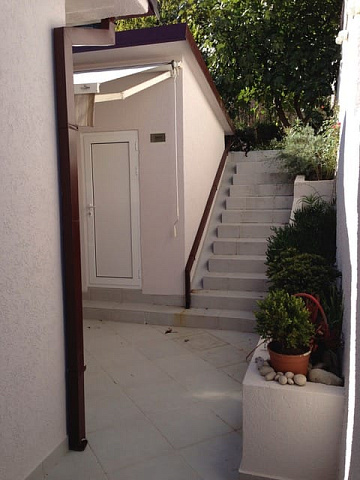 Two storey house 20m from the sea