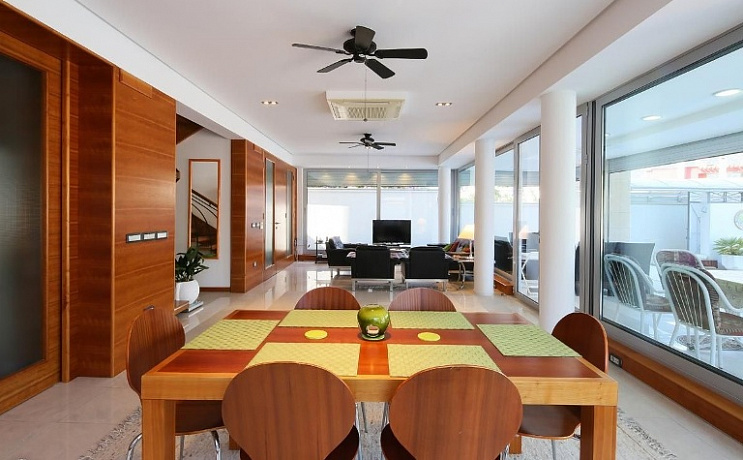 A villa with swimming pool in Budva
