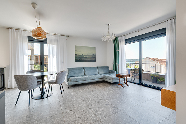 Modern three-bedroom apartment in the centre of Tivat with sea views — photo 7