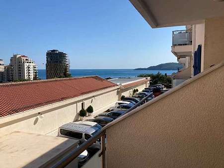 Apartment with two bedrooms in Becici