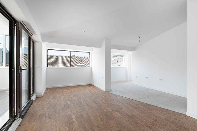 Spacious one bedroom apartment with lots of natural light in Budva city center — photo 7