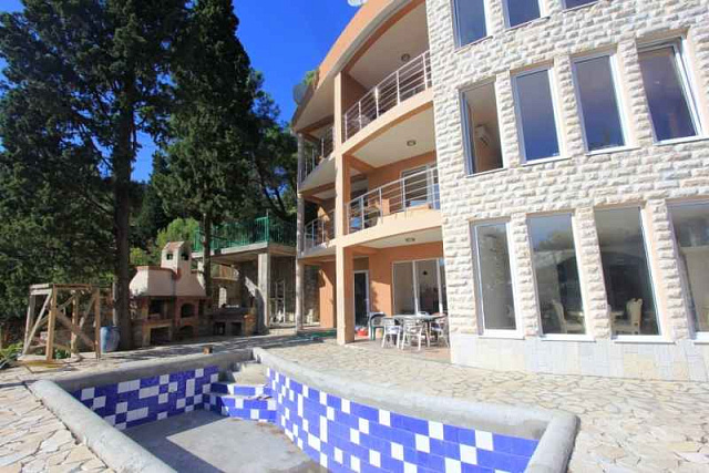 A new villa with swimming pool in Bar — photo 12