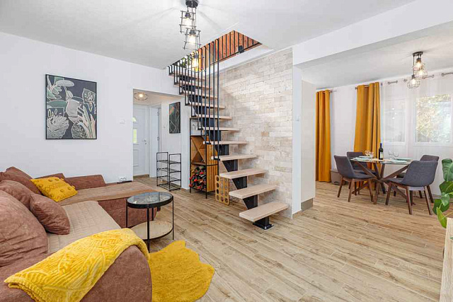 Green Area & Mountain Views: Your Dream Home — photo 4