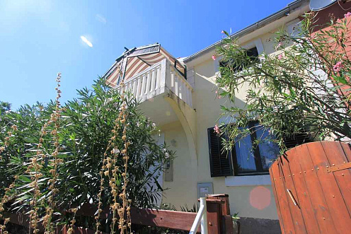 Two-storey house in Kamenari
