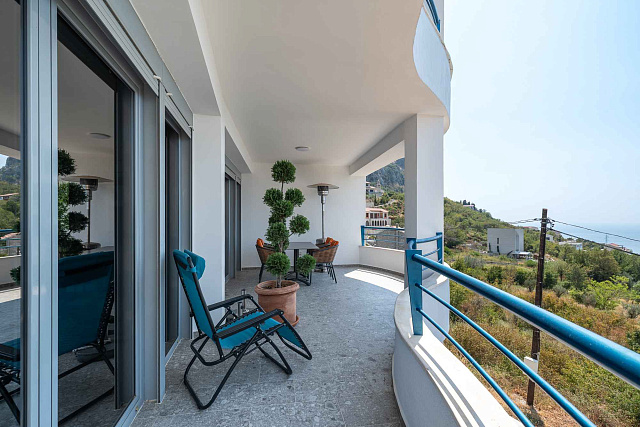 Luxury Investment Villa in Blizikuće – 3 Apartments, Pool & 120 m² Roof Terraces — photo 25