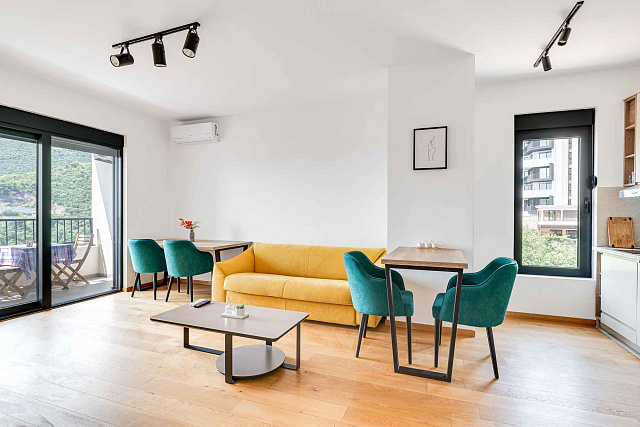 Furnished one bedroom apartment with a sea view and garage space in a new building