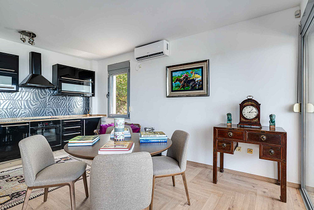 Luxury Investment Villa in Blizikuće – 3 Apartments, Pool & 120 m² Roof Terraces — photo 28