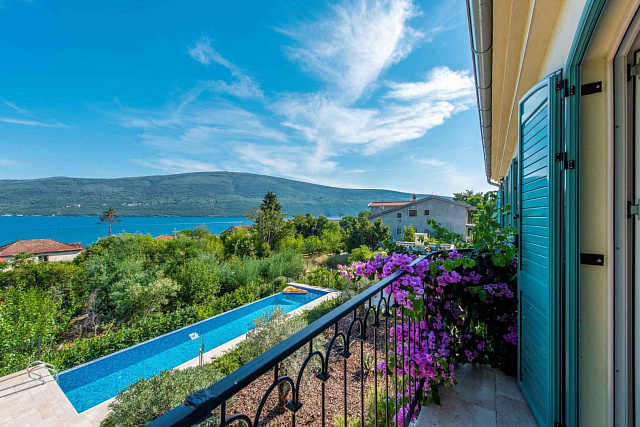 Luxurious Sea-View Villa in Baosici, Herceg Novi — photo 13