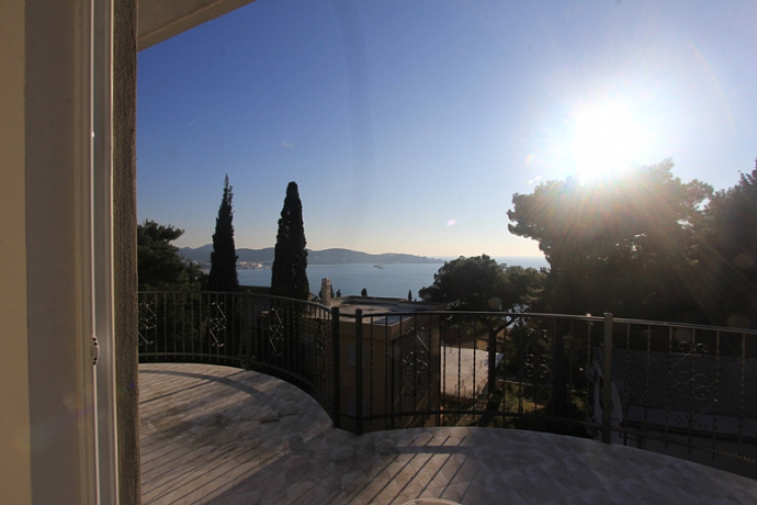 Two-storey house with sea view in Susanj
