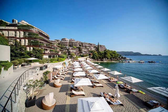 A luxury apartment in Budva — photo 5