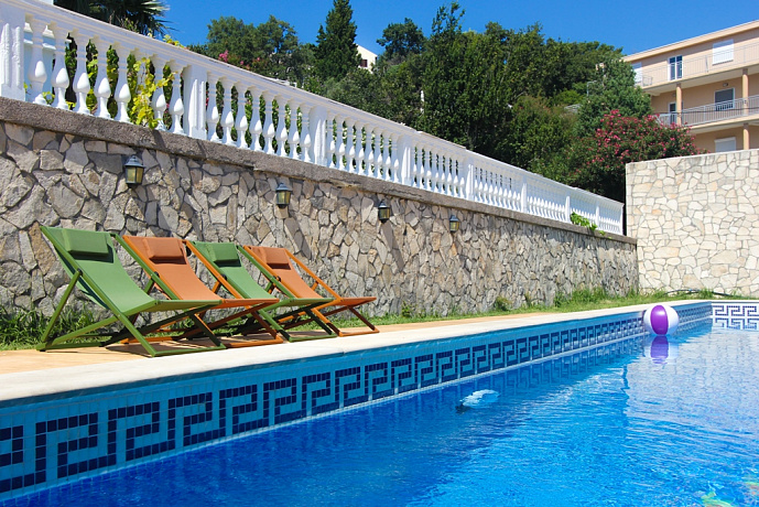 Villa with a pool and picturesque sea view