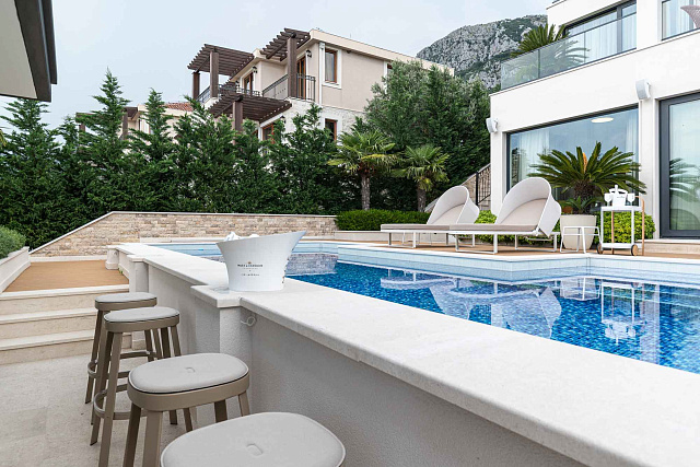 Exclusive Villa in Blizikuće, near Sveti Stefan — photo 30