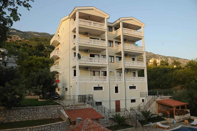 A villa with pool and sea view in Markovici — photo 7