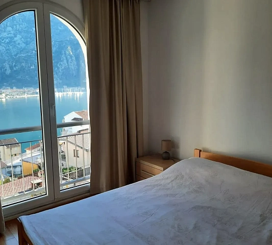 6929  two-bedroom apartment, 73 m², in a complex with a swimming pool in Muo, with a view of the Bay of Kotor — photo 7
