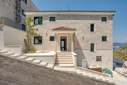 Villa zum Verkauf in einem Luxuskomplex in Blizikuce