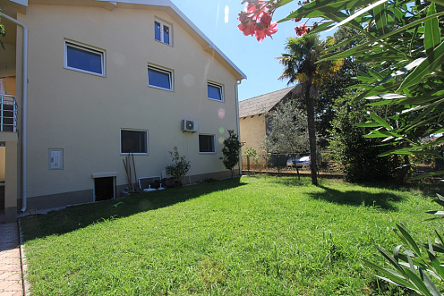 Zweistöckiges Haus in Doni Stoi