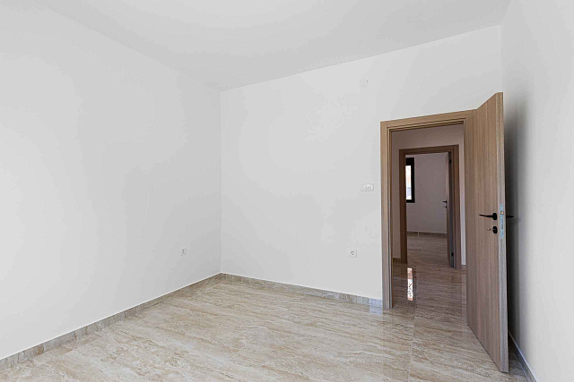 Renovated apartment in Tivat, 78 m² — photo 12
