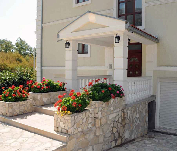 A villa with pool and sea view in Markovici — photo 14