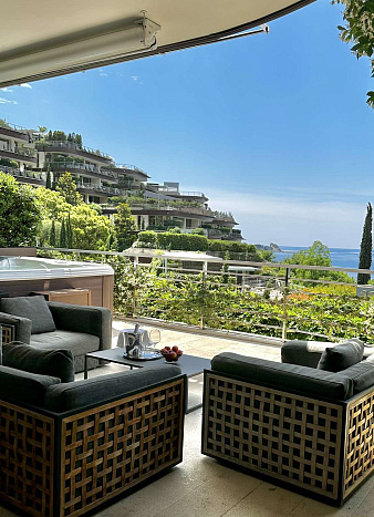 Luxurious apartment in Budva with sea view